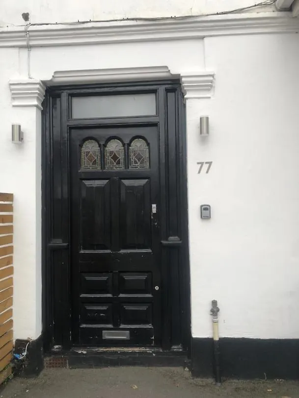 Self-Contained Studio Near Heathrow - 77Vfr1 Apartment Cranford 0*,  United Kingdom