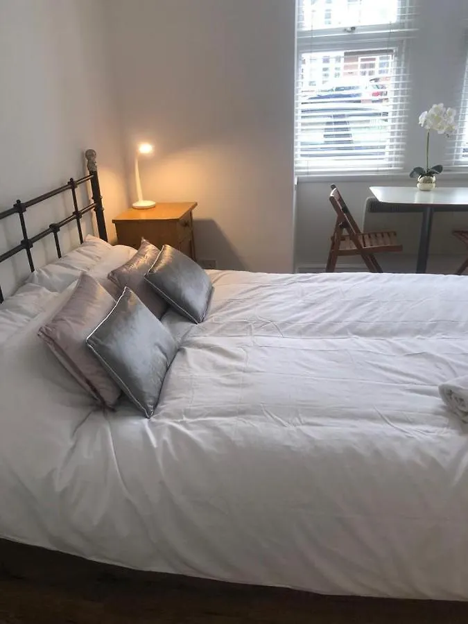 Self-Contained Studio Near Heathrow - 77Vfr1 Apartment Cranford United Kingdom